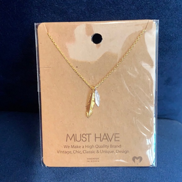 Must Have Feather necklace NWT - Picture 2 of 2